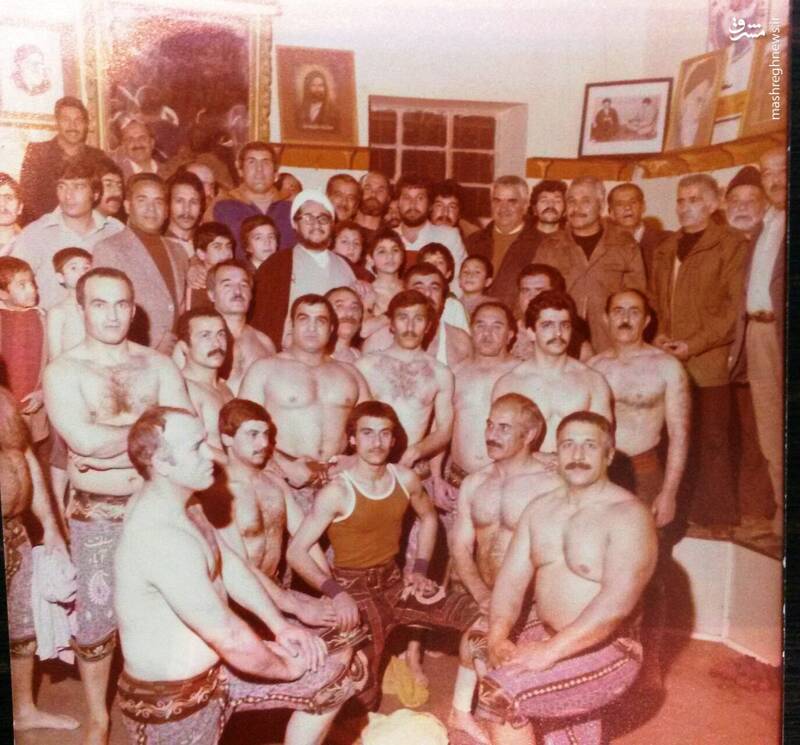 زورخانه پولاد در شیراز.زورخانه پولاد یکی از قدیمی ترین زورخانههای شیراز است که حدود ۱۶۰ سال قدمت دارد. زورخانه پولاد در شیراز.زورخانه پولاد یکی از قدیمی ترین زورخانههای شیراز است که حدود ۱۶۰ سال قدمت دارد.